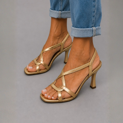 Adeline – Sandales dorées, charme estival, image 2