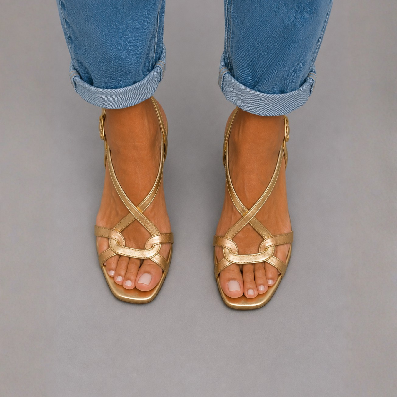 Adeline – Sandales dorées, charme estival, image 4
