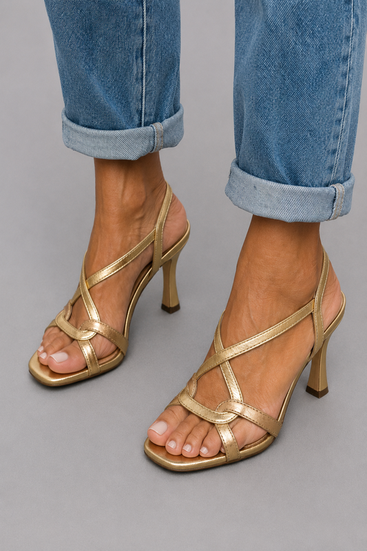 Adeline – Sandales dorées, charme estival, image 1
